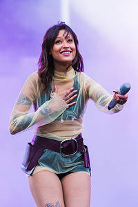 2016-07-02 - Icona Pop från Bråvalla, Norrköping