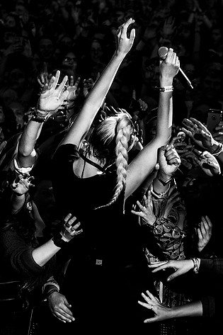2016-07-02 - MØ från Roskildefestivalen, Roskilde