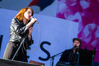 2016-08-11 - CHVRCHES från Way Out West, Göteborg