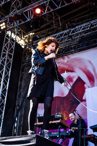 2016-08-11 - CHVRCHES från Way Out West, Göteborg