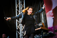 2016-08-11 - CHVRCHES från Way Out West, Göteborg