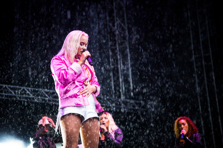 2016-08-12 - Zara Larsson från Way Out West, Göteborg