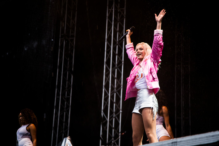 2016-08-12 - Zara Larsson från Way Out West, Göteborg