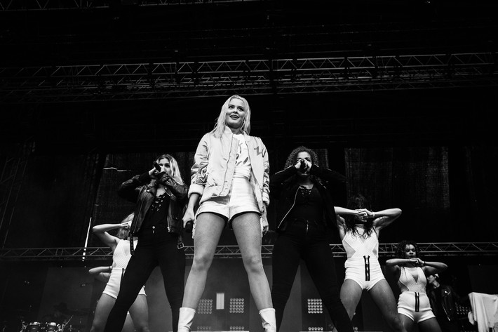 2016-08-12 - Zara Larsson från Way Out West, Göteborg