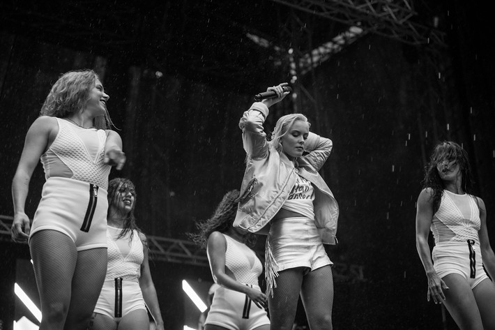 2016-08-12 - Zara Larsson från Way Out West, Göteborg