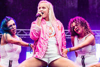 2016-08-12 - Zara Larsson från Way Out West, Göteborg