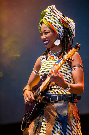 2017-08-11 - Fatoumata Diawara & Hindi Zahra från Way Out West, Göteborg