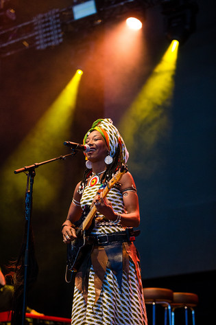 2017-08-11 - Fatoumata Diawara & Hindi Zahra från Way Out West, Göteborg