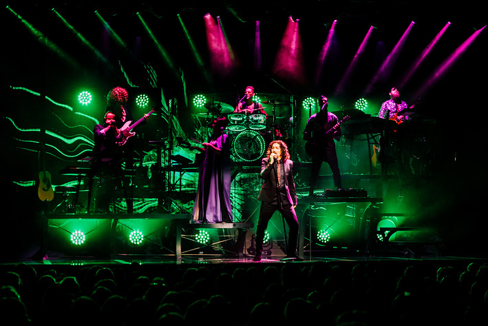 2018-03-09 - Thomas Di Leva tolkar Bowie från Hamburger Börs, Stockholm