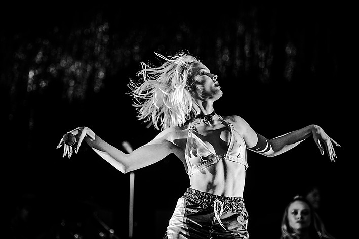 2018-07-28 - Zara Larsson från Storsjöyran, Östersund