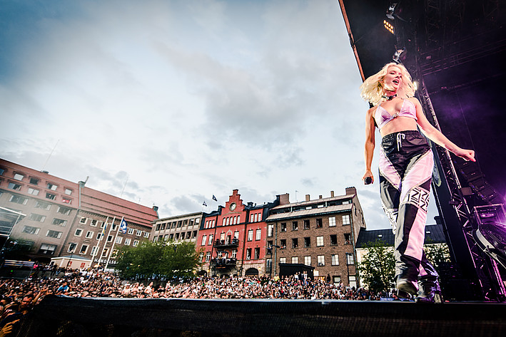 2018-07-28 - Zara Larsson från Storsjöyran, Östersund