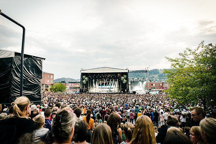 2018-07-28 - Zara Larsson från Storsjöyran, Östersund