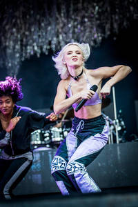 2018-07-28 - Zara Larsson från Storsjöyran, Östersund