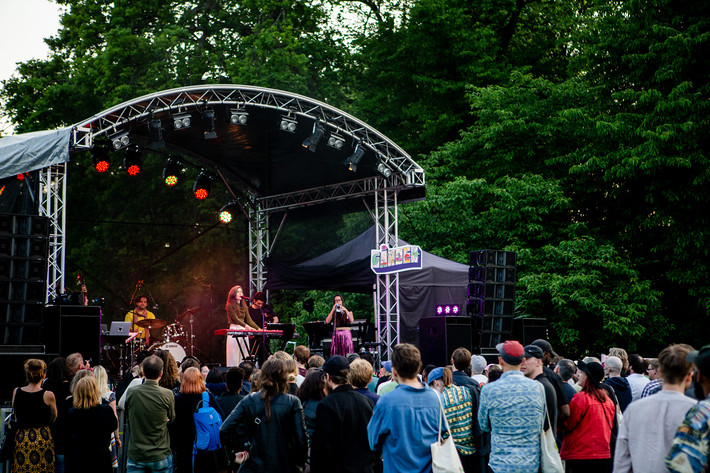 2019-06-05 - Julia Holter från Garden Festival, Göteborg