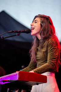 2019-06-05 - Julia Holter från Garden Festival, Göteborg