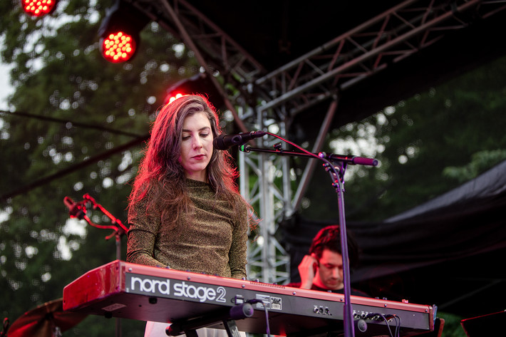 2019-06-05 - Julia Holter från Garden Festival, Göteborg
