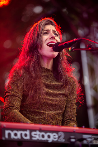 2019-06-05 - Julia Holter från Garden Festival, Göteborg