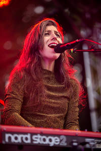 2019-06-05 - Julia Holter från Garden Festival, Göteborg