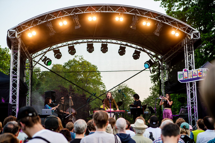 2019-06-05 - Julia Holter från Garden Festival, Göteborg