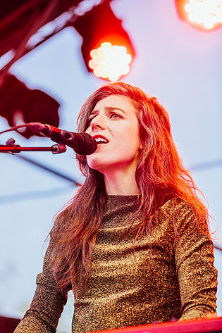 2019-06-05 - Julia Holter från Garden Festival, Göteborg