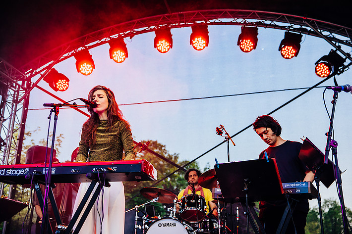 2019-06-05 - Julia Holter från Garden Festival, Göteborg