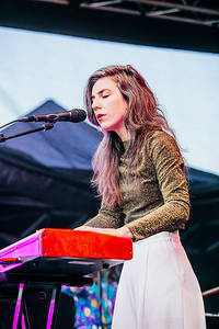 2019-06-05 - Julia Holter från Garden Festival, Göteborg