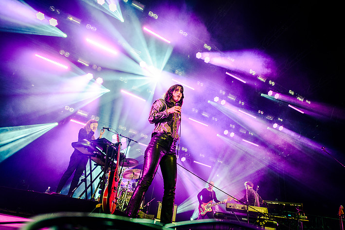 2019-07-04 - Sharon Van Etten från Roskildefestivalen, Roskilde