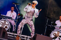 2011-08-12 - Robyn från Way Out West, Göteborg