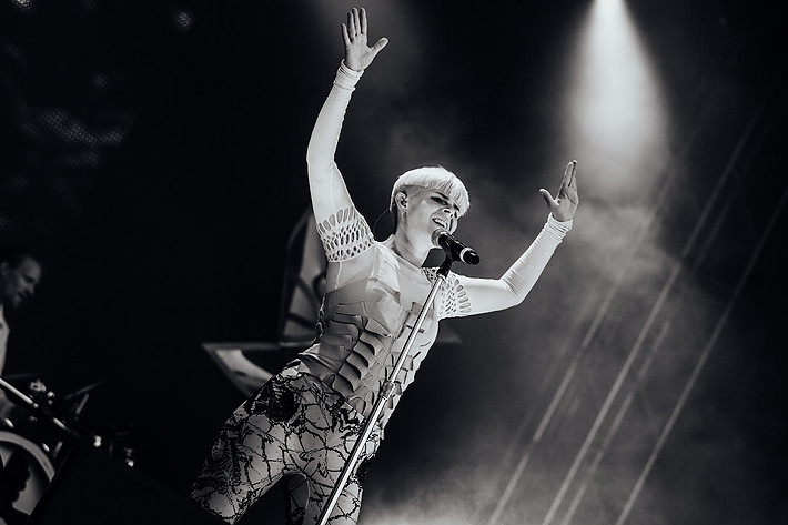2011-08-12 - Robyn från Way Out West, Göteborg