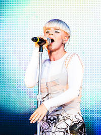 2011-08-12 - Robyn från Way Out West, Göteborg