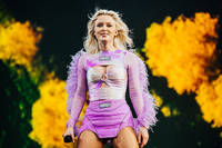 2019-08-08 - Zara Larsson från Way Out West, Göteborg