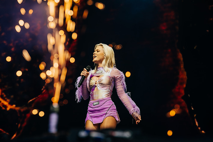 2019-08-08 - Zara Larsson från Way Out West, Göteborg