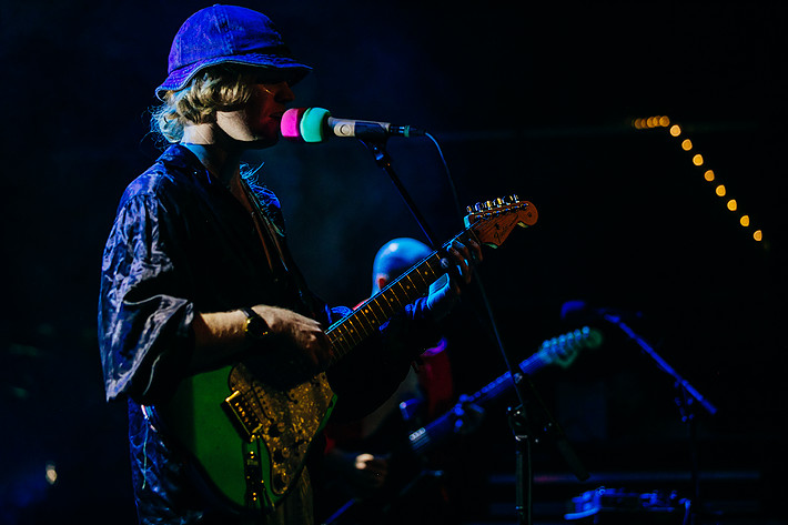 2019-08-08 - Connan Mockasin från Way Out West, Göteborg