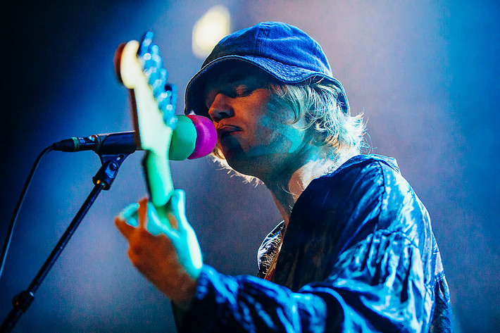 2019-08-08 - Connan Mockasin från Way Out West, Göteborg