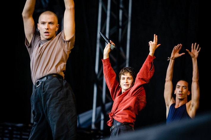 2019-08-10 - Christine and the Queens från Way Out West, Göteborg