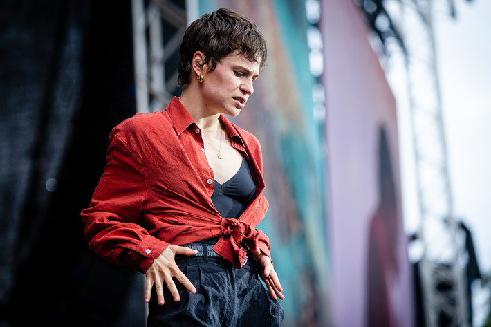2019-08-10 - Christine and the Queens från Way Out West, Göteborg