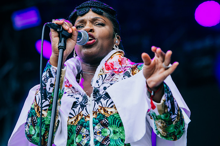 2019-08-10 - Ibibio Sound Machine från Way Out West, Göteborg