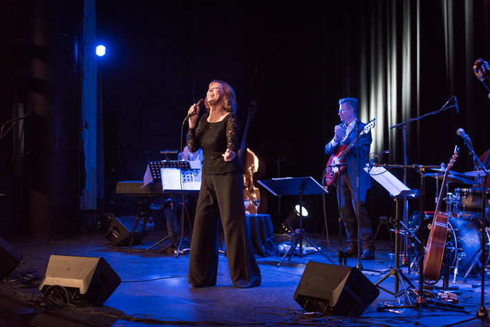 2019-12-01 - Lill Lindfors från Rival, Stockholm