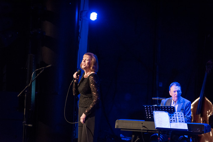 2019-12-01 - Lill Lindfors från Rival, Stockholm