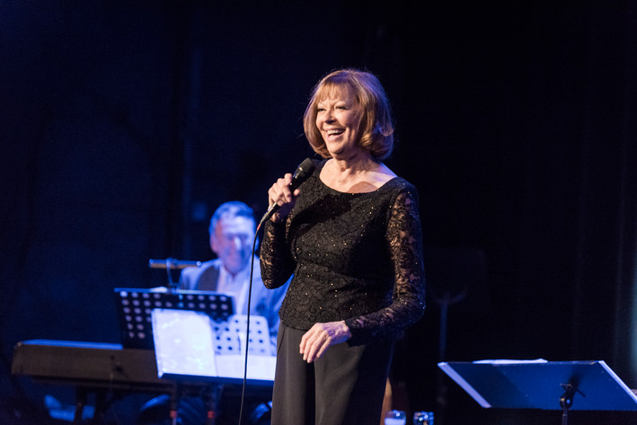 2019-12-01 - Lill Lindfors från Rival, Stockholm
