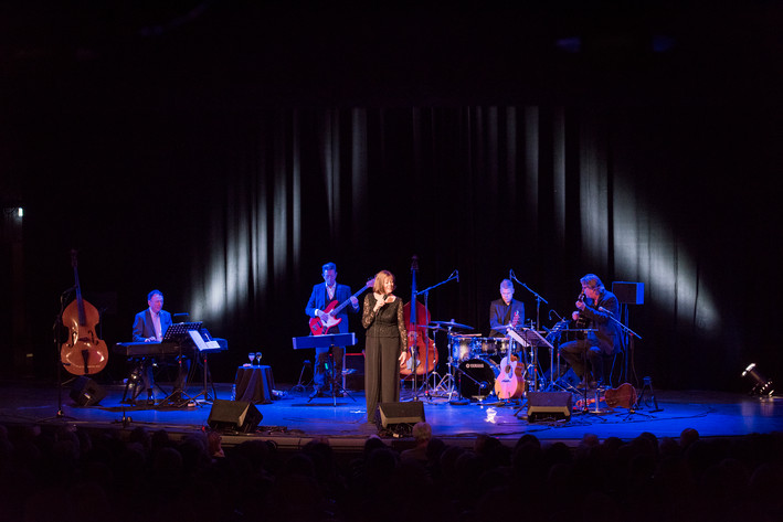2019-12-01 - Lill Lindfors från Rival, Stockholm