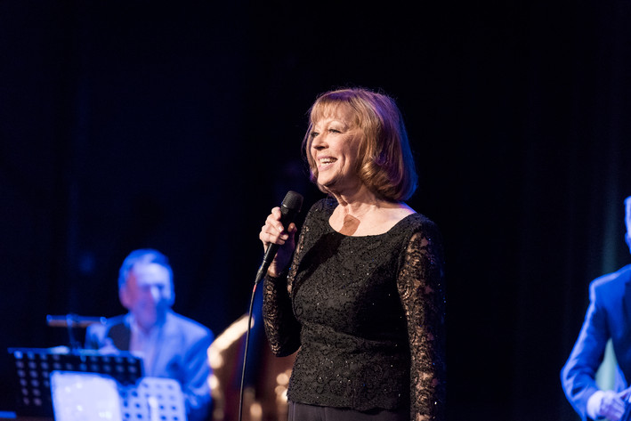 2019-12-01 - Lill Lindfors från Rival, Stockholm