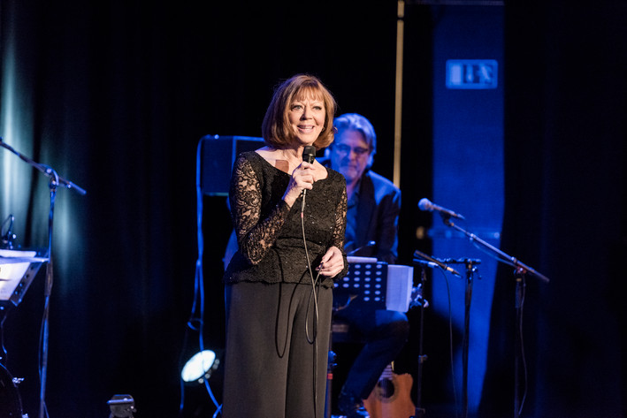 2019-12-01 - Lill Lindfors från Rival, Stockholm
