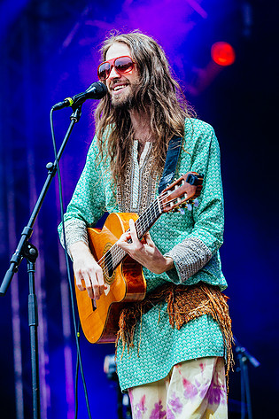 2013-08-08 - Crystal Fighters från Way Out West, Göteborg