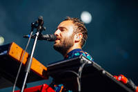 2013-08-09 - Local Natives från Way Out West, Göteborg