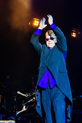 2010-12-04 - Elton John från Scandinavium, Göteborg