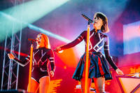 2014-08-08 - Icona Pop från Way Out West, Göteborg
