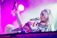 2014-08-07 - Rebecca & Fiona från Way Out West, Göteborg