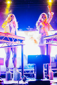 2014-08-07 - Rebecca & Fiona från Way Out West, Göteborg