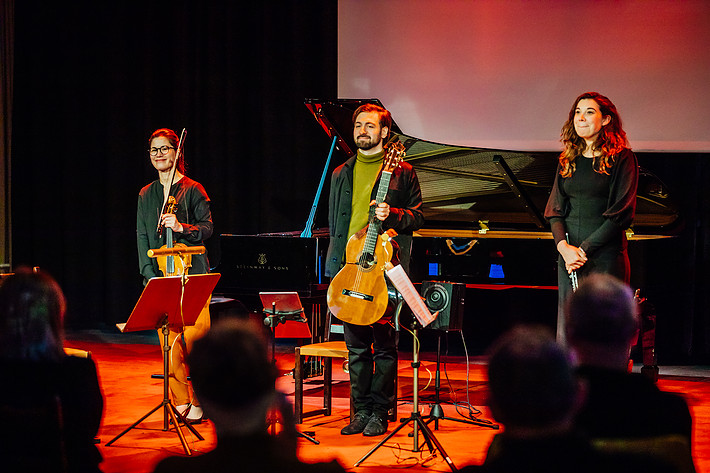 2022-01-14 - Julia Crowell (Neo), Vicky Powell & Jacob Kellermann från Kronhuset, Göteborg